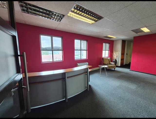 348M² OFFICE TO LET IN BRUMA